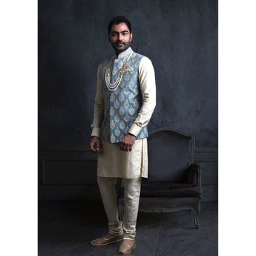 4 Reasons Why Bandi Sets Are Such a Popular Men’s Ethnic Ensemble