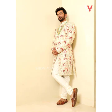 Sherwani or Kurta Pajama: Choosing the Perfect Traditional Men’s Outfit